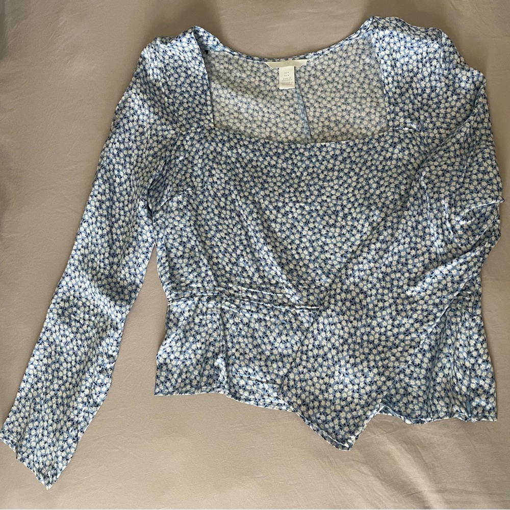 Flower satin- like blouse - Size: M